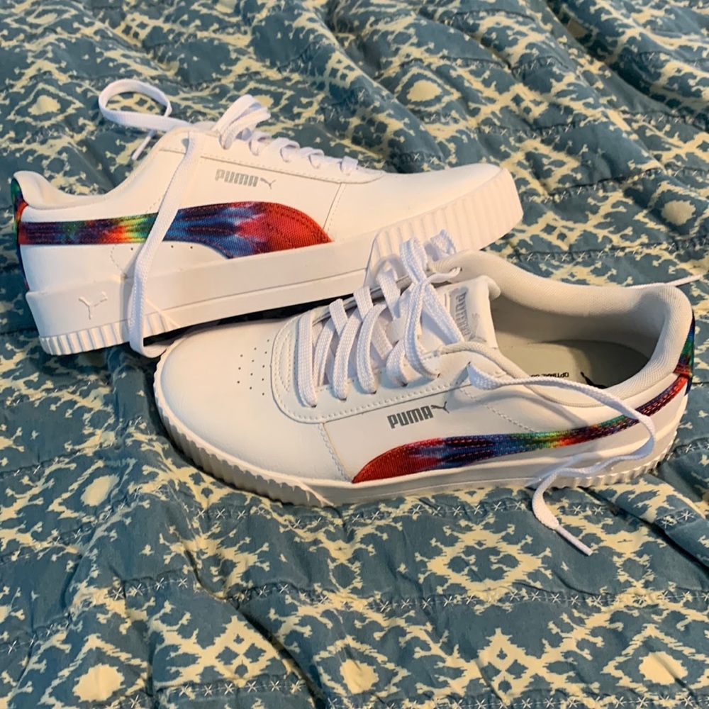 White and tie dye pumas
